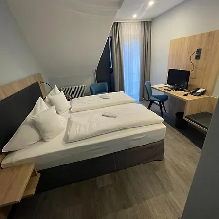 Zum Roten Baeren Szálloda 3*