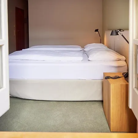 Zum Roten Baeren Отель 3*