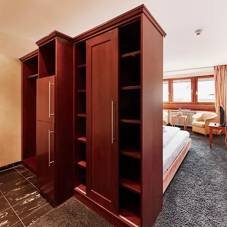 Отель Zum Roten Baeren 3*