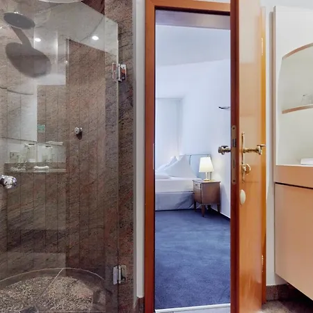 Zum Roten Bären Hotel 3*
