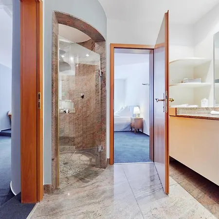 Zum Roten Baeren Отель Фрайбург