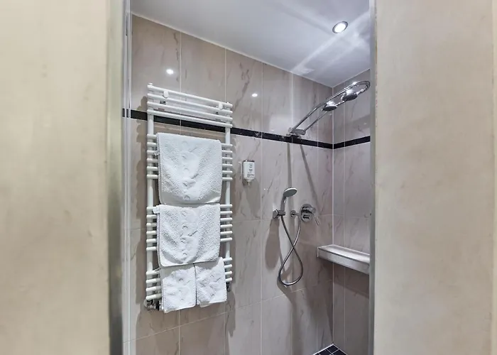 Zum Roten Baeren Hotel 3*