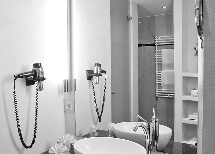 Hotel Zum Roten Baeren 3*